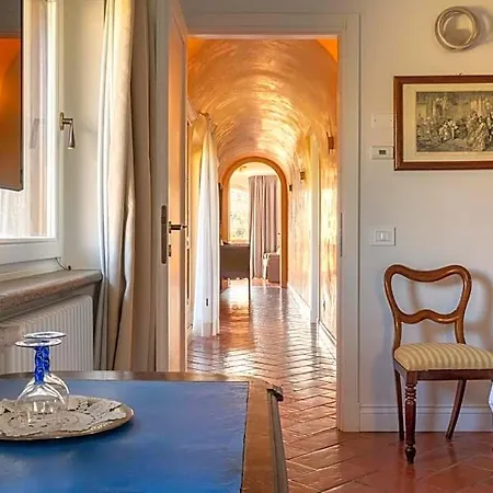 La Chiesuola Bed & Breakfast 3*